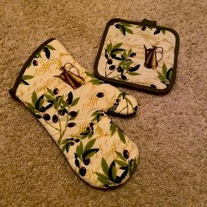 Oven Mitt and Potholder Set